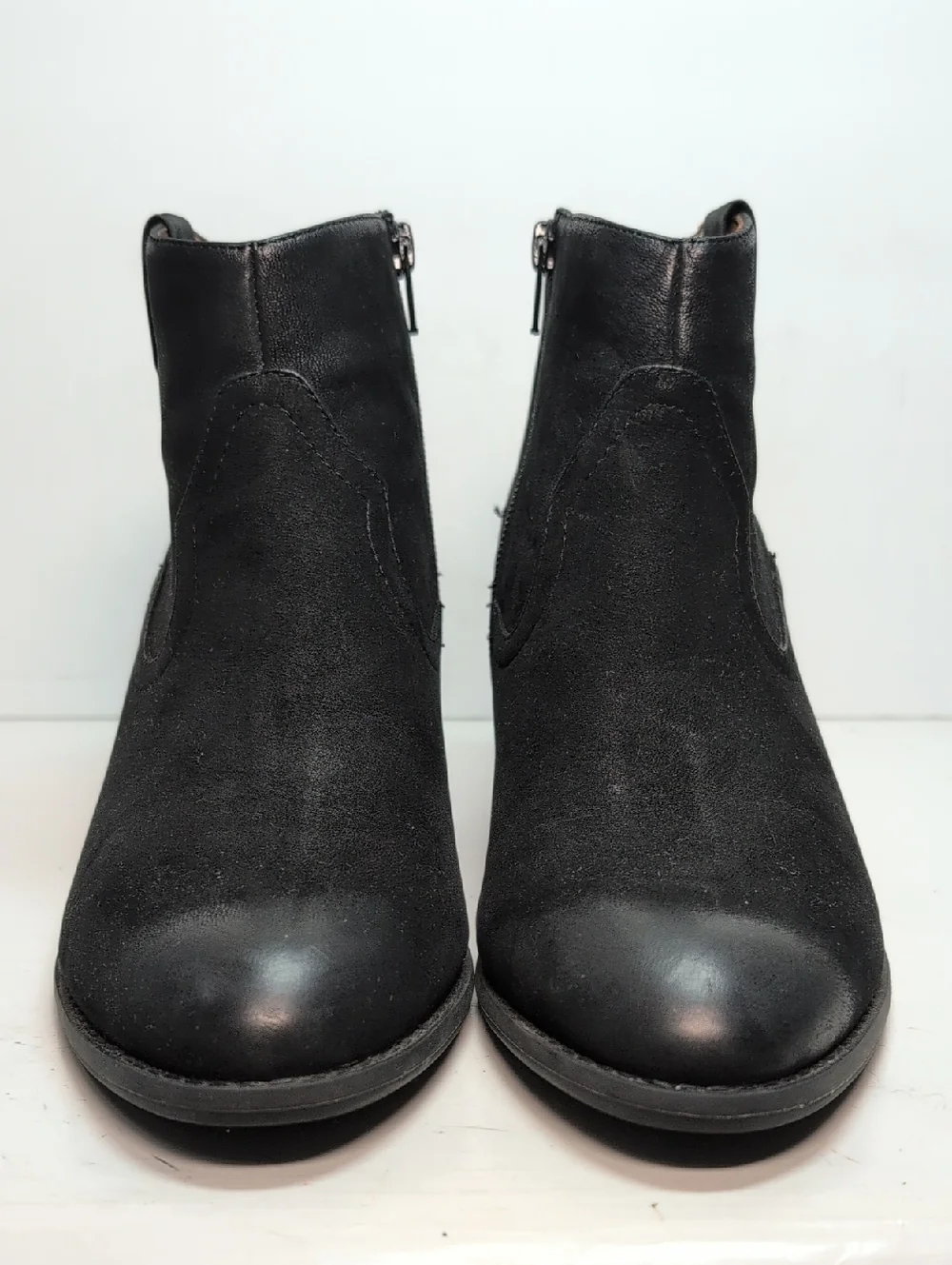 Vionic Upright Windom ankle boots western style booties. Womans size 8.5 EU 40